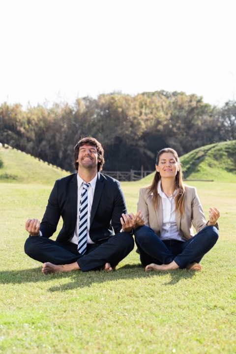Yogaeinheit mit Mitarbeitenden im Unternehmen
